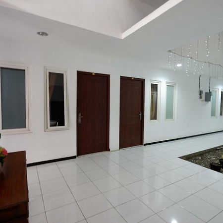 Reddoorz Near Plaza Simpang Lima Hotel Semarang Exterior photo