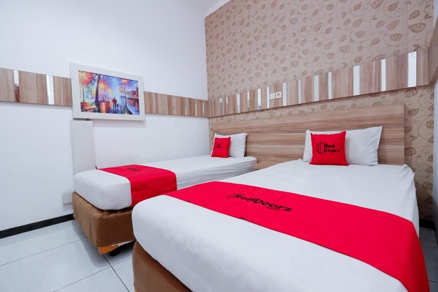 Reddoorz Near Plaza Simpang Lima Hotel Semarang Exterior photo