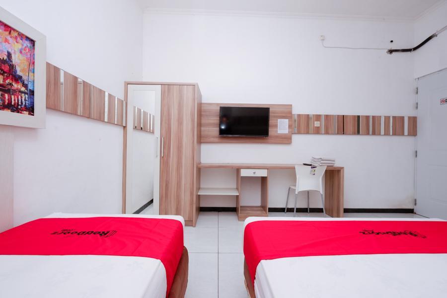 Reddoorz Near Plaza Simpang Lima Hotel Semarang Exterior photo