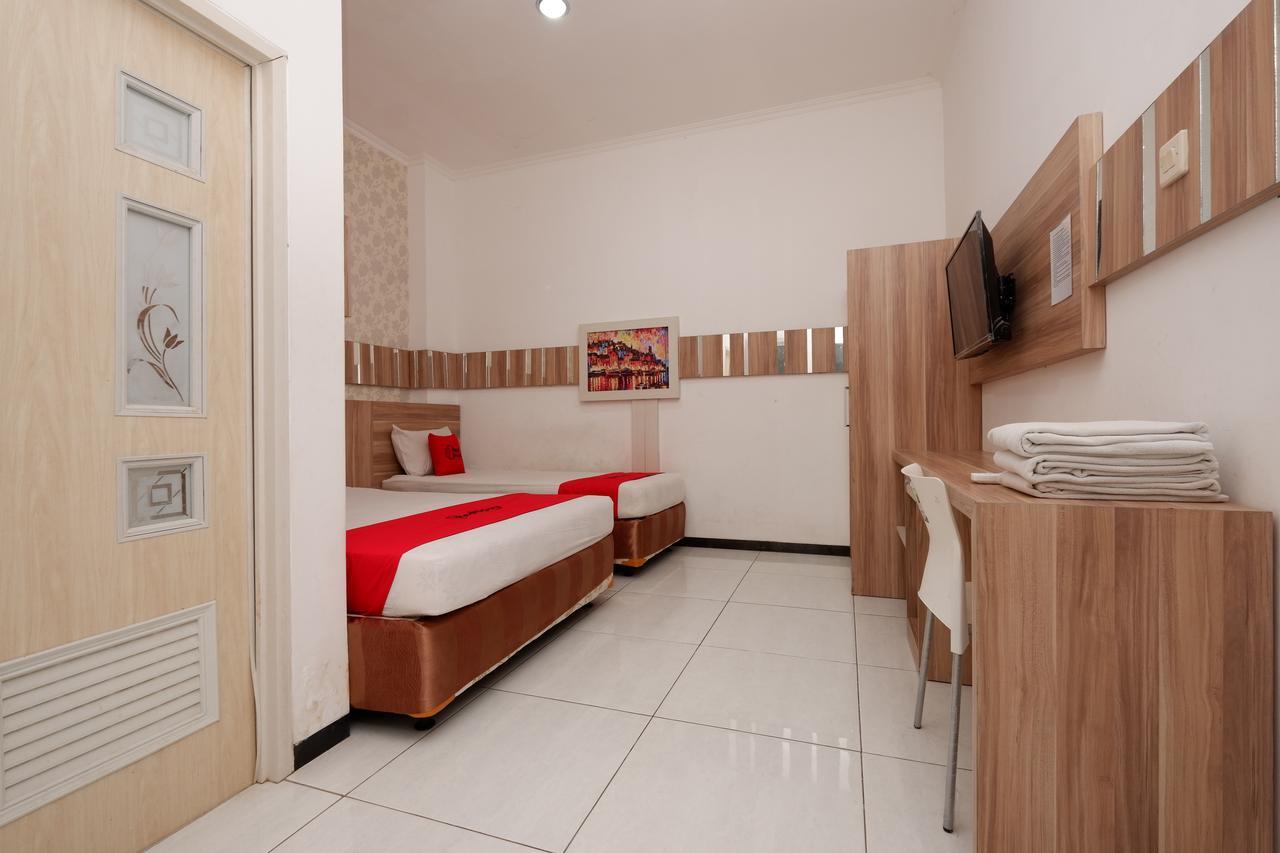 Reddoorz Near Plaza Simpang Lima Hotel Semarang Exterior photo