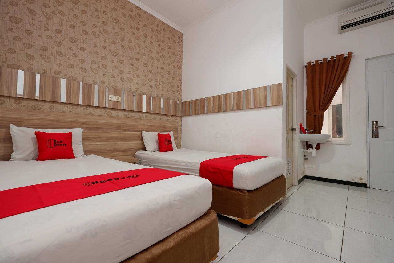 Reddoorz Near Plaza Simpang Lima Hotel Semarang Exterior photo