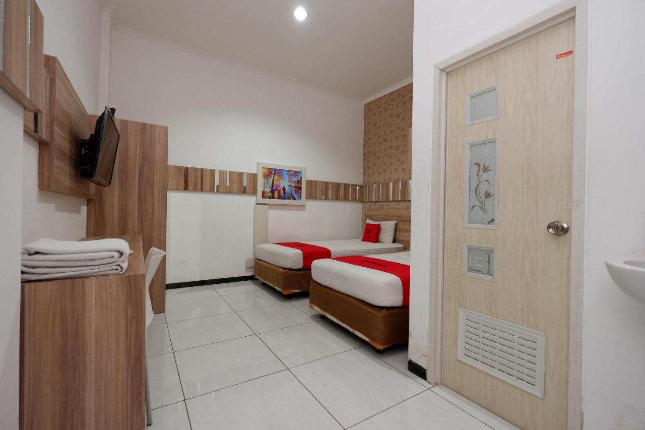 Reddoorz Near Plaza Simpang Lima Hotel Semarang Exterior photo