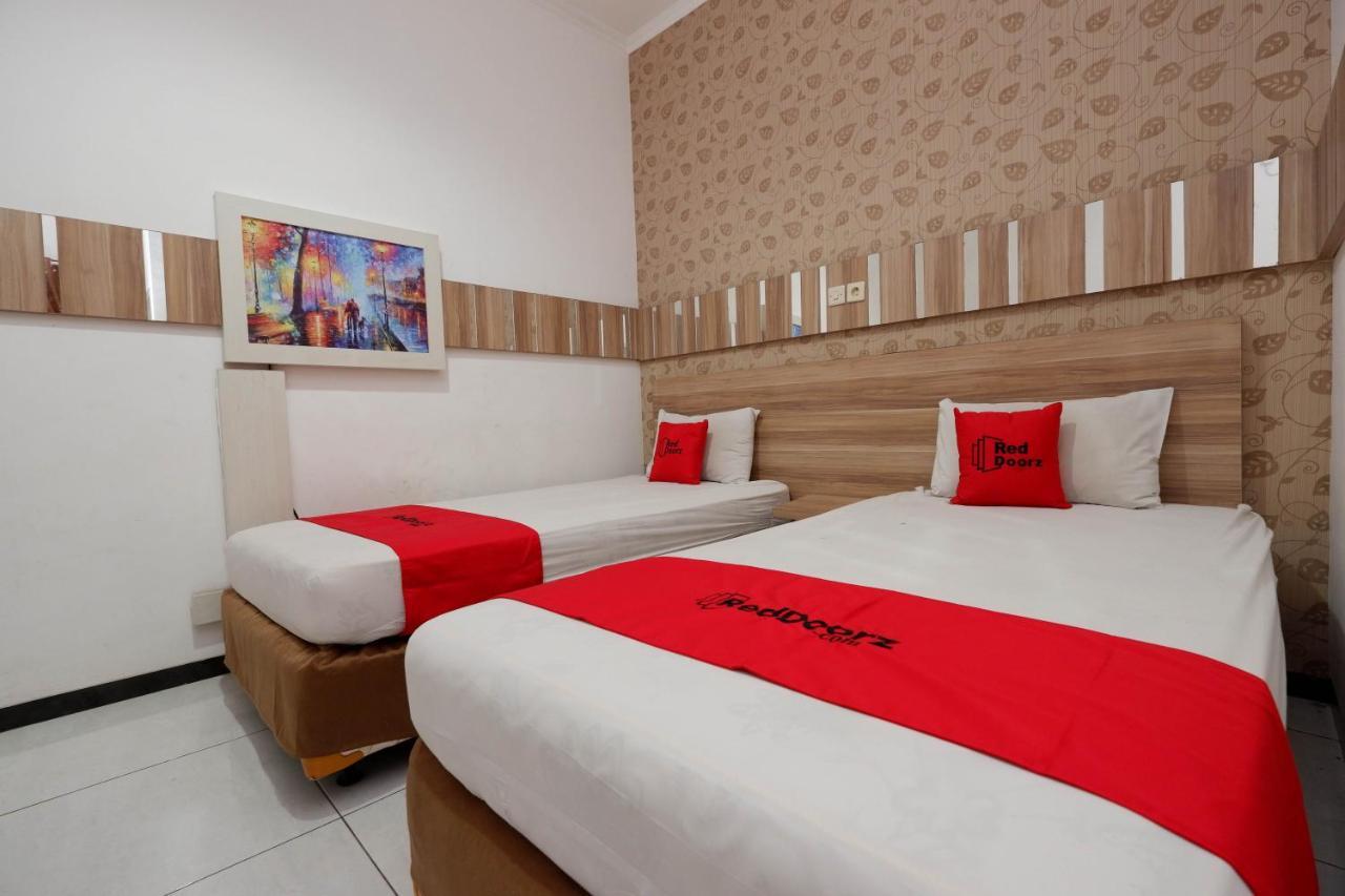 Reddoorz Near Plaza Simpang Lima Hotel Semarang Exterior photo