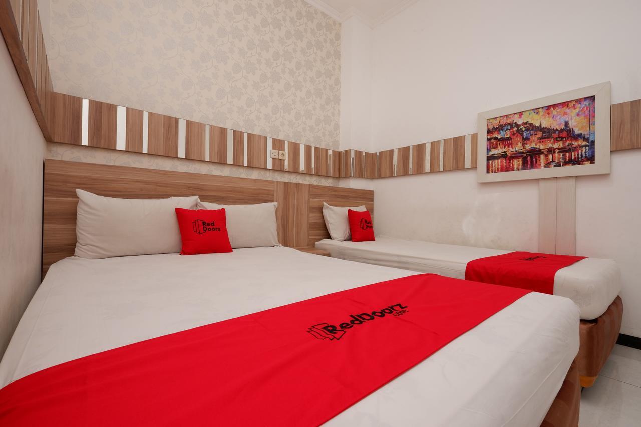 Reddoorz Near Plaza Simpang Lima Hotel Semarang Exterior photo